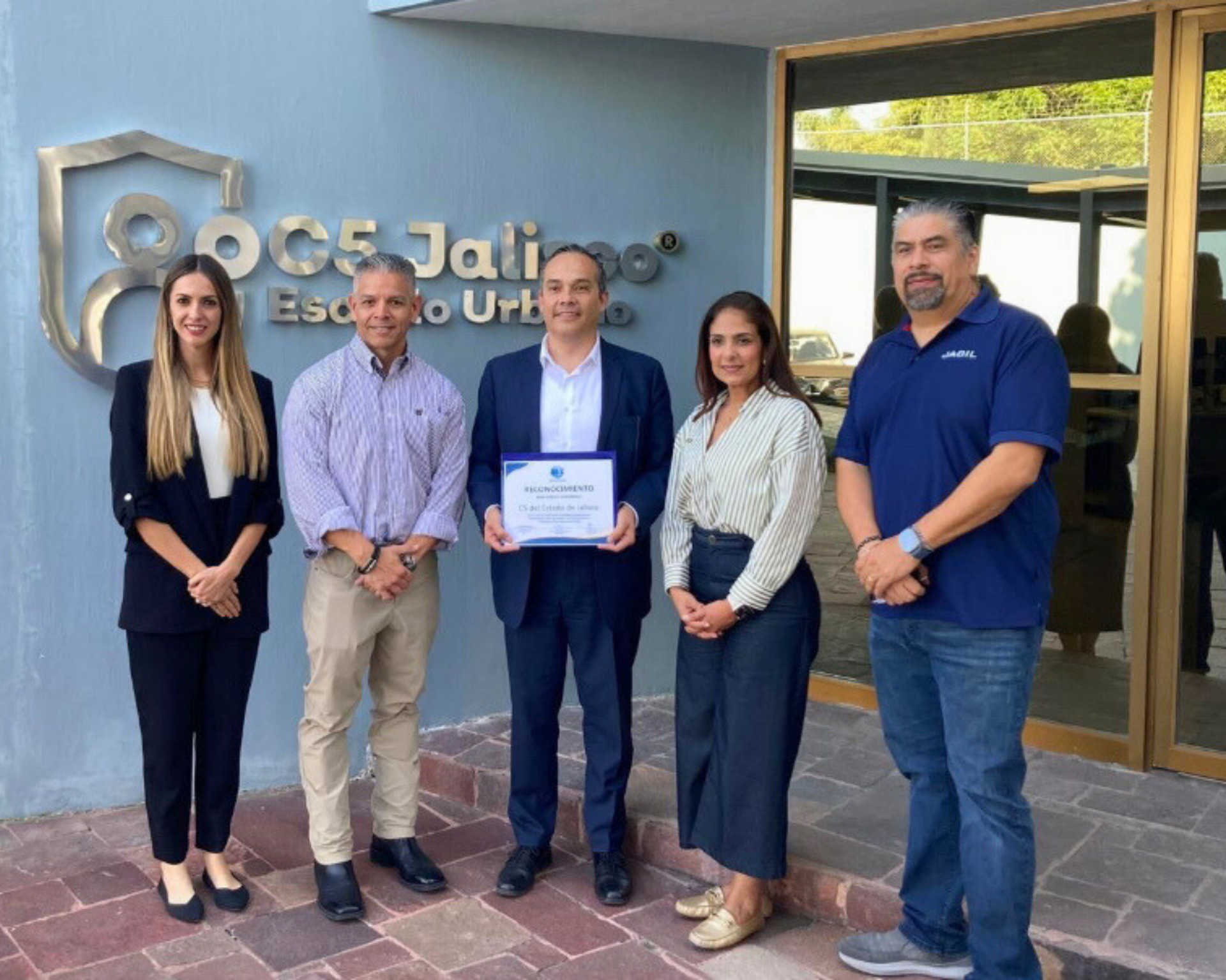 Entrega de reconocimiento BASC al Escudo C5 del Estado de Jalisco por su invitación y oportunidad de diálogo interinstitucional.