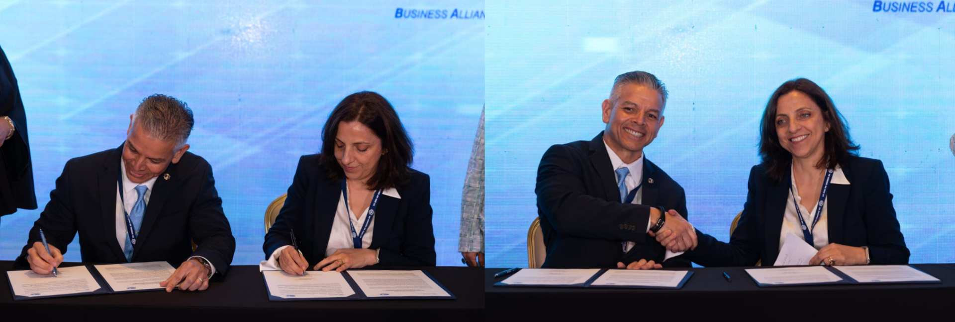 Momentos durante la firma de la Carta de Intención entre la UNODC y WBO. Firmantes: Erik Moncayo, presidente internacional de WBO y Cristina Iampieri, jefa del Programa de Control de Carga y Pasajeros de la UNODC.