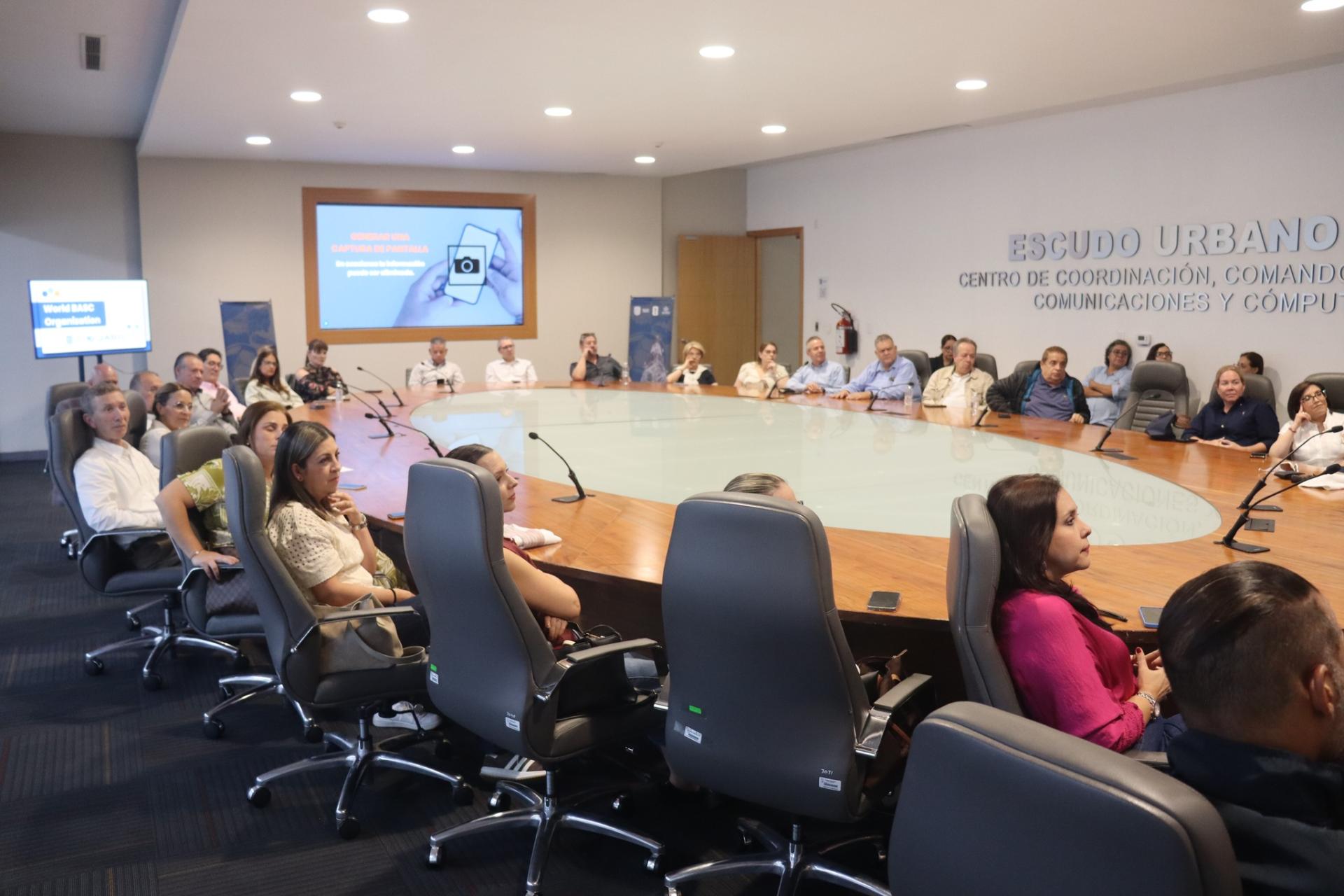 Momentos durante la visita a C5 Jalisco.