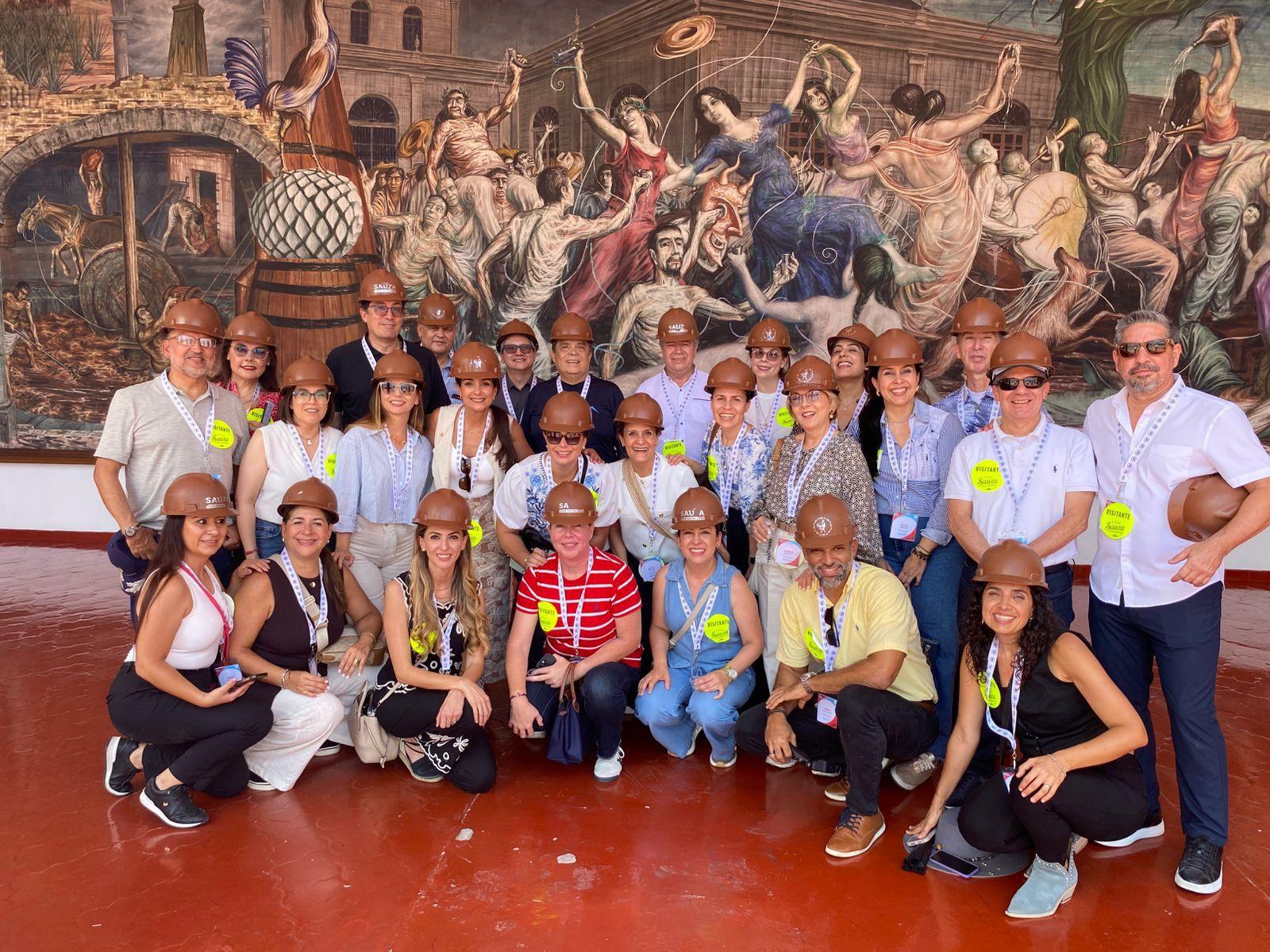 Grupo de Directores Ejecutivos BASC en las instalaciones de la empresa certificada BASC Casa Sauza en Tequila, México.