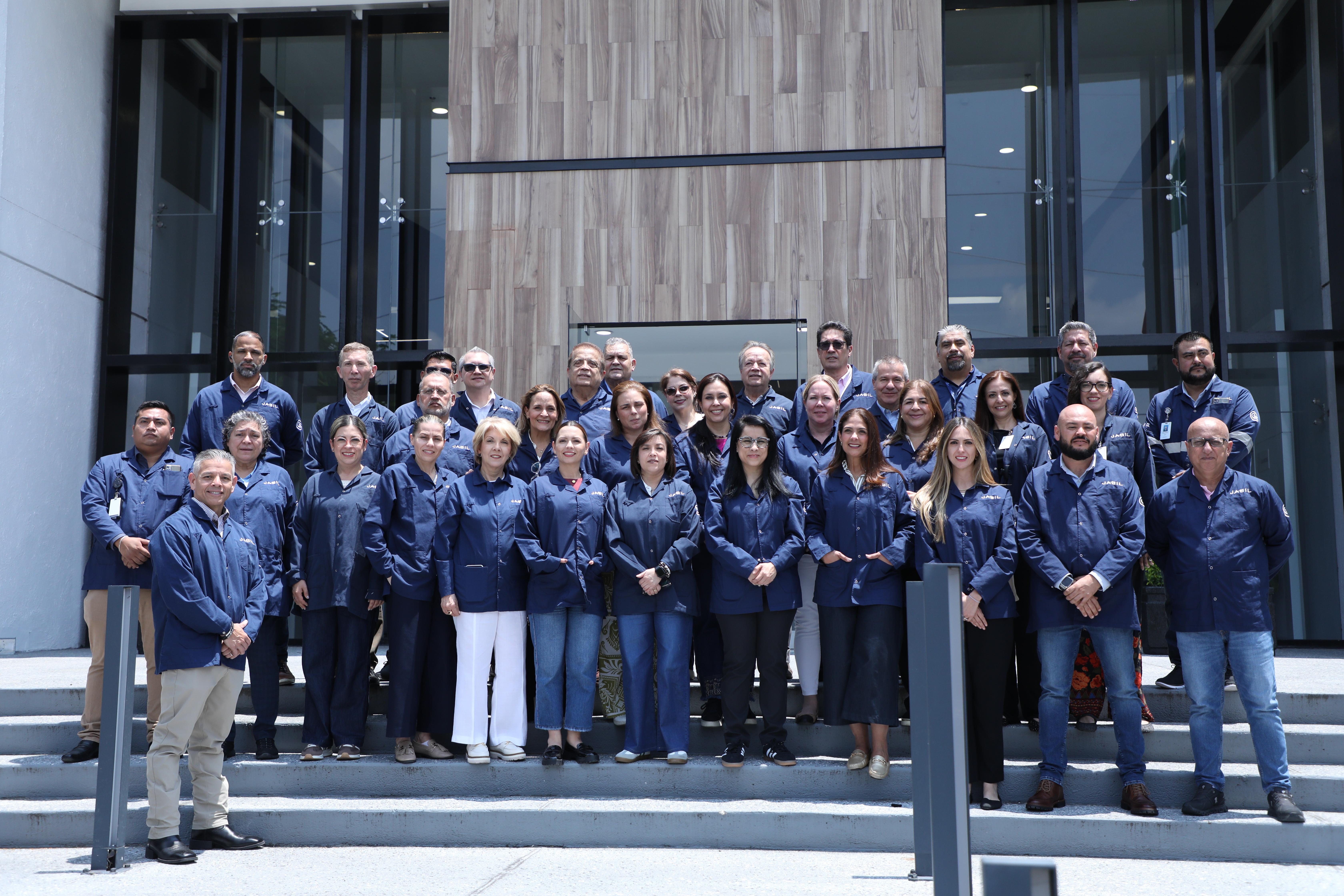 Grupo de Directores Ejecutivos BASC en las instalaciones de la empresa certificada BASC Jabil en Guadalajara.