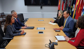 Erik Moncayo, presidente internacional WBO y Suzanne Lemaitre, directora ejecutiva WBO, reunidos con James Collins, comisionado adjunto de la Oficina de Asuntos Internacionales de CBP, y su equipo de trabajo en las oficinas centrales de CBP en Washington, D.C.