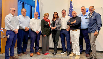 De izquierda a derecha: Luis Renella, Cesar Venegas, Luis Benjumea, Giomar González, Suzanne Lemaitre, Fabricio Muñoz, Oscar Andrade, Jorge Wellmann y Omar Castellanos. 